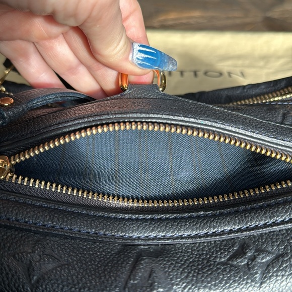 Louis Vuitton 10 Pettilante, monogram empreinte leather flap clutch in blue - Picture 7 of 14